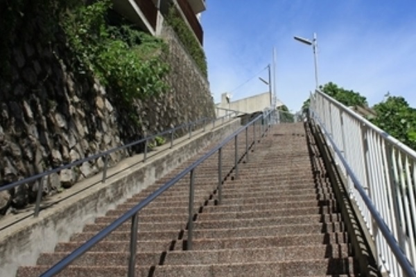 横浜の崖階段